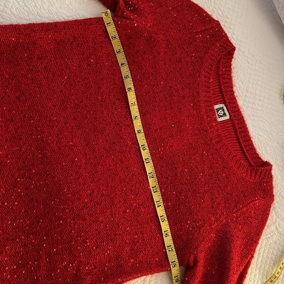 RED SWEATER - Picture 2 of 7